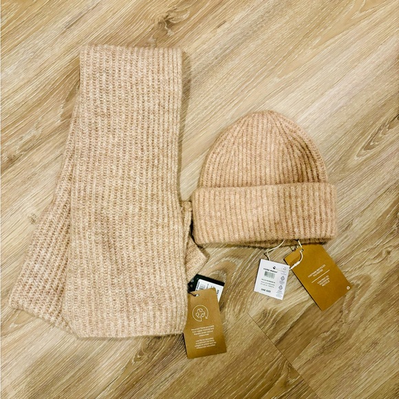 🆕 Vero Moda Matching Toque & Scarf - Picture 2 of 10